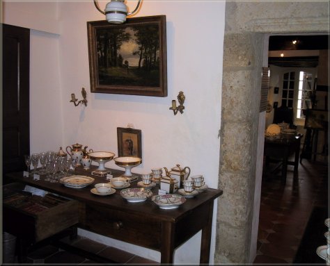 Entr�e (Antiquit�s 32, antiquaire � Larressingle dans le Gers)